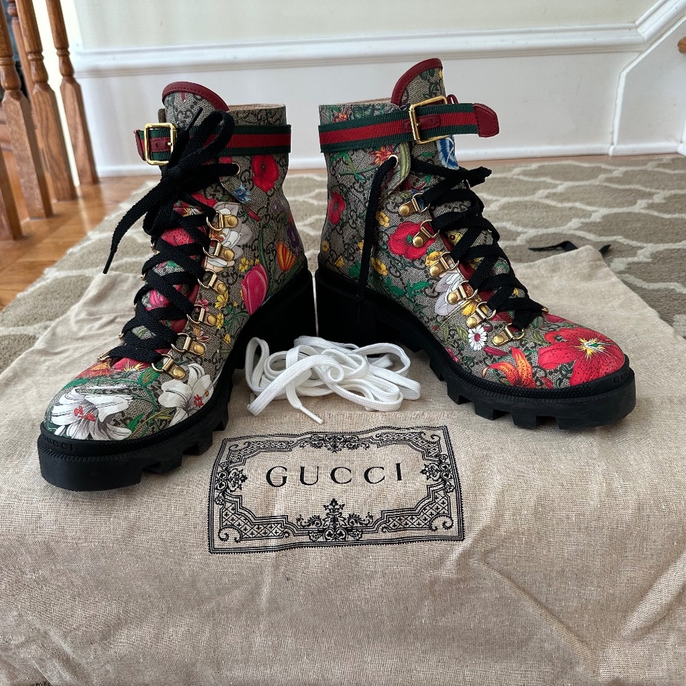 GUCCI Women’s GG Flora ankle boots size 39 (US9)